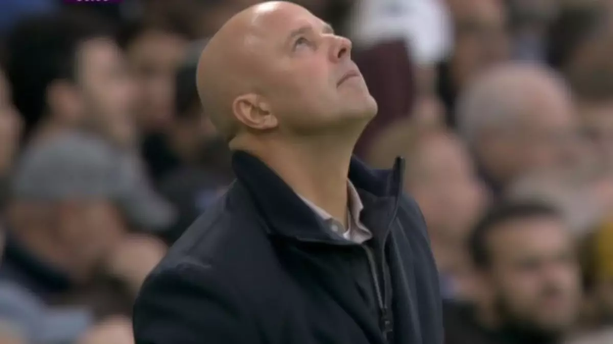 Liverpool Fans Think It's Time for an Uncomfortable Chat About Player After Chelsea Loss